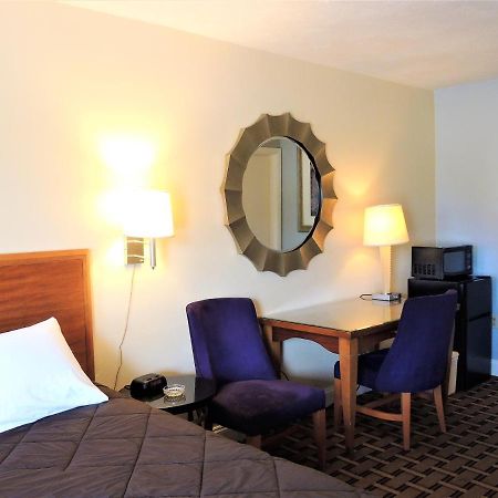 Windsor Motel Groton Bagian luar foto