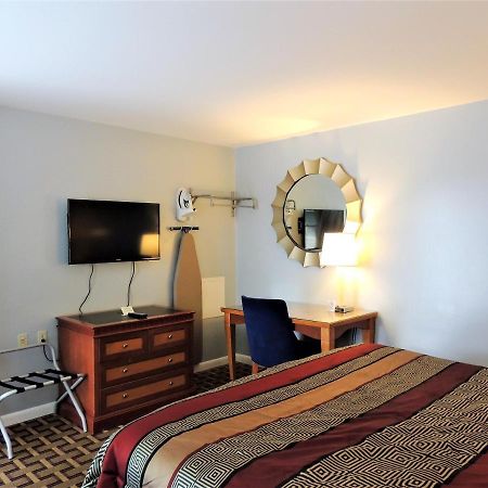 Windsor Motel Groton Bagian luar foto