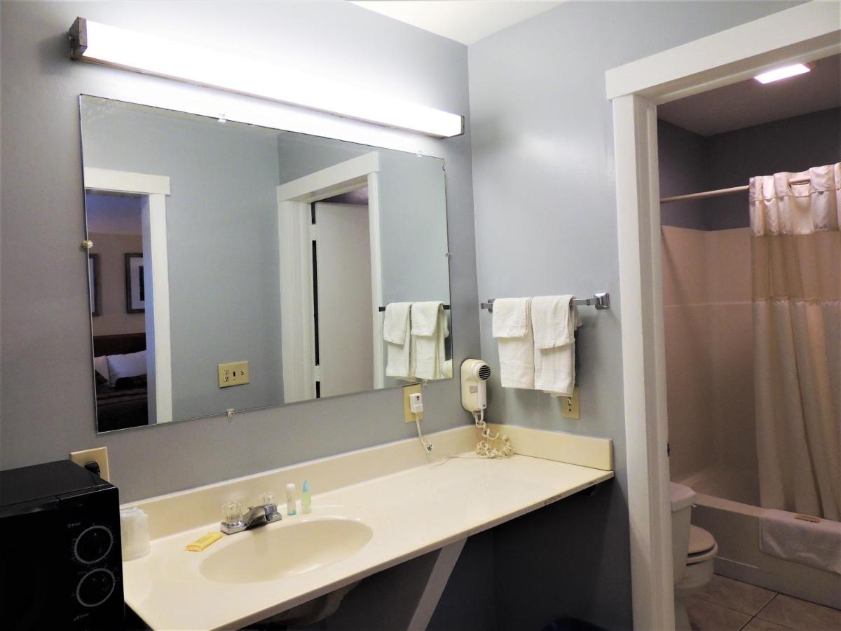 Windsor Motel Groton Bagian luar foto