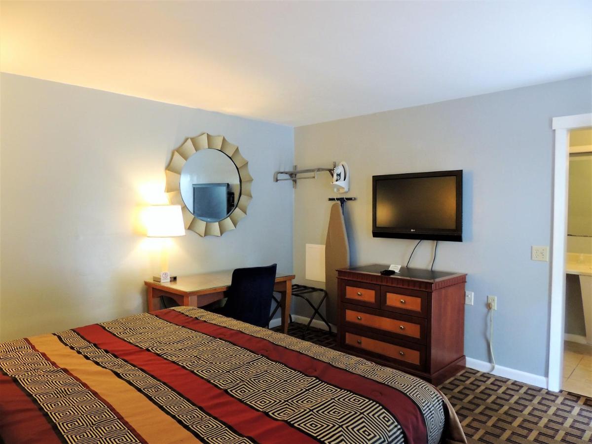 Windsor Motel Groton Bagian luar foto