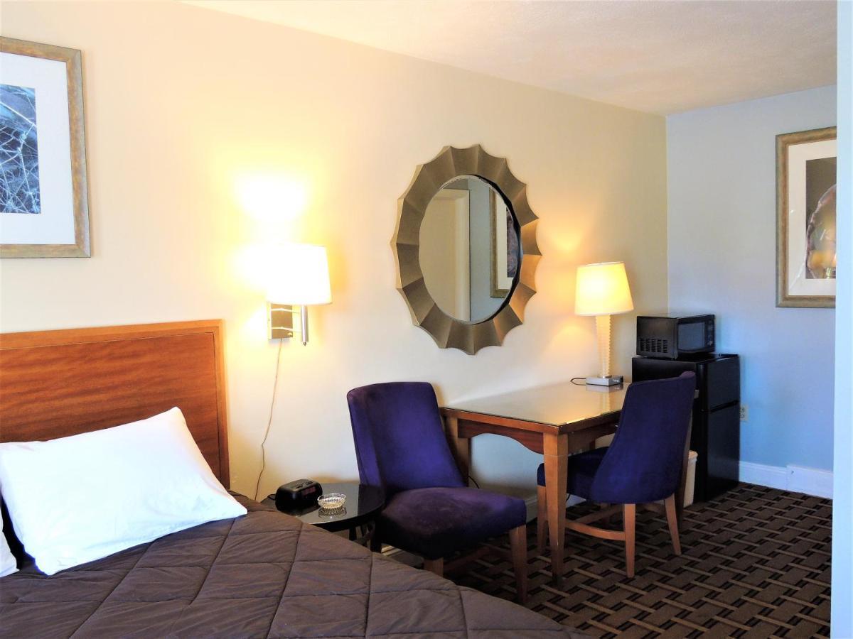 Windsor Motel Groton Bagian luar foto