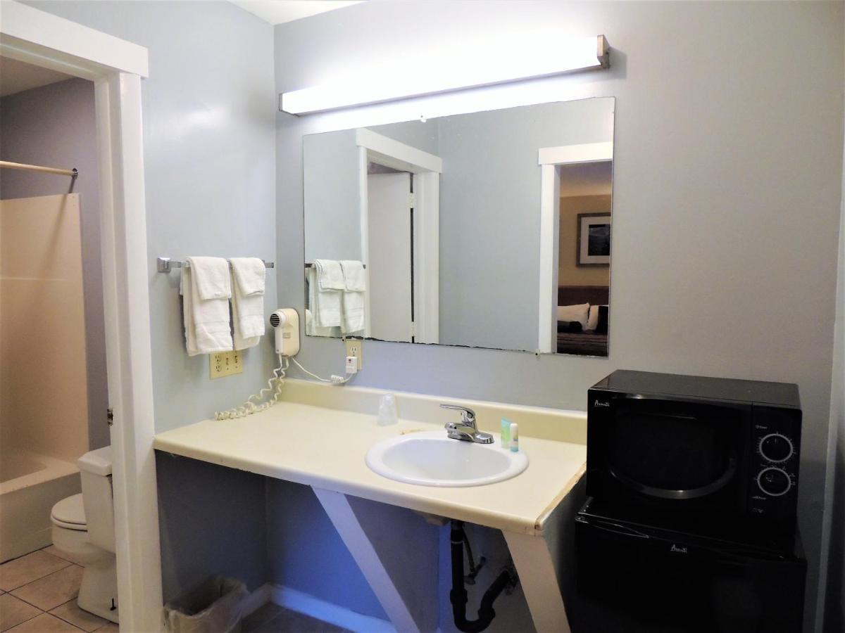 Windsor Motel Groton Bagian luar foto