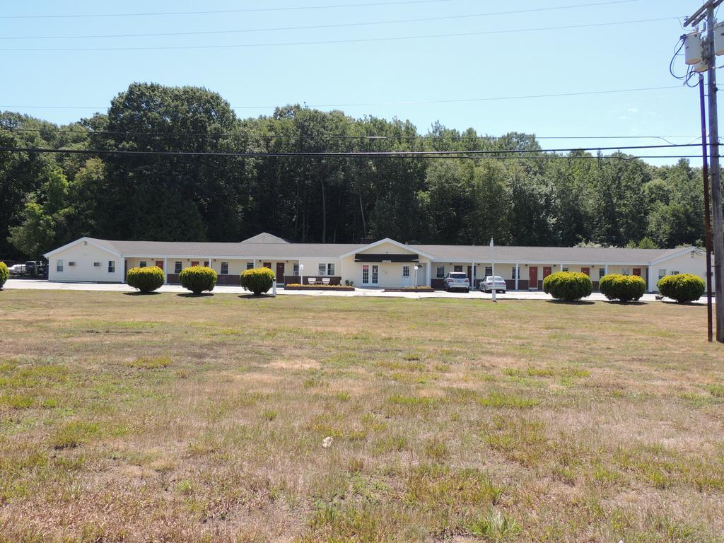 Windsor Motel Groton Bagian luar foto